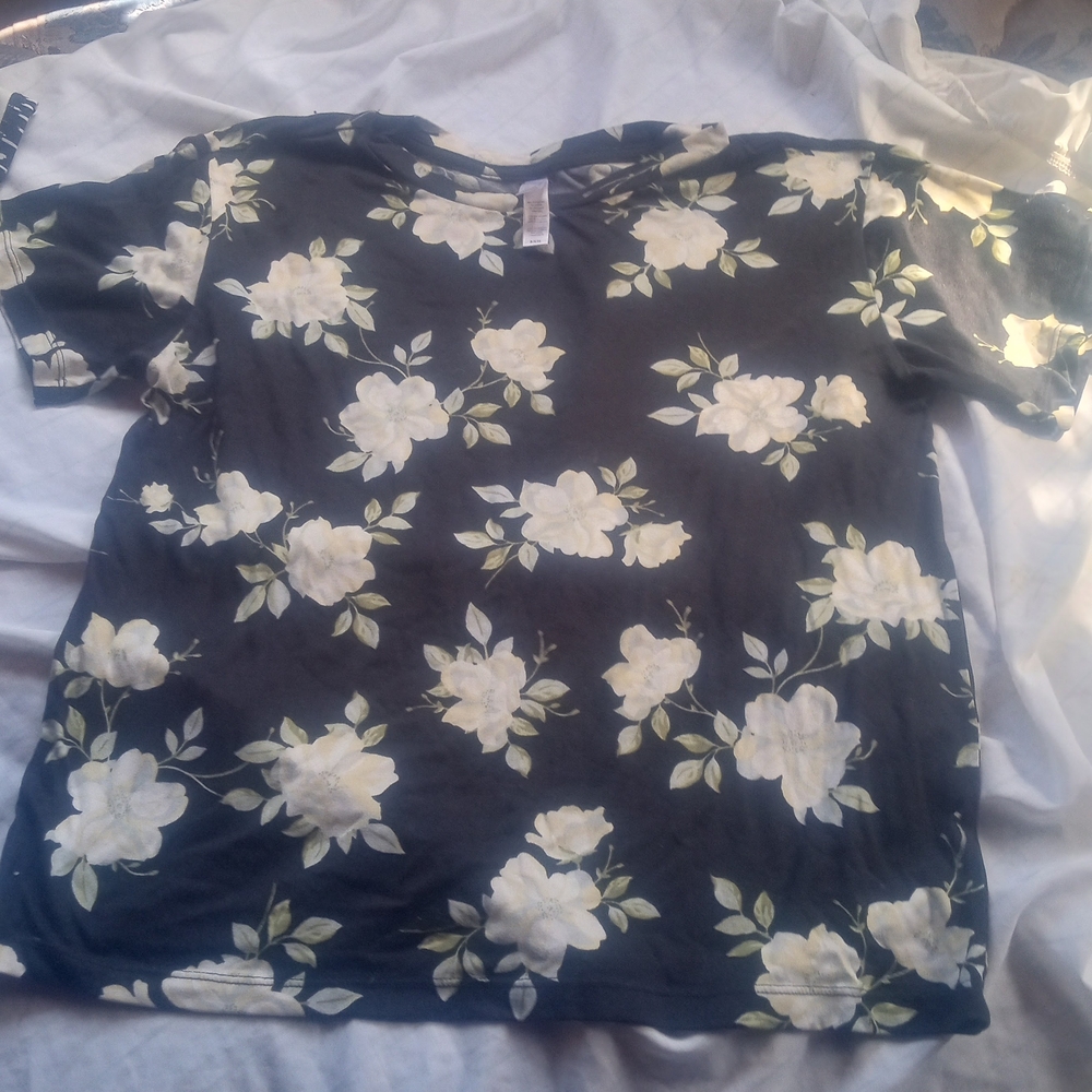 Flora Nikrooz Black and White Short Sleeve Tee